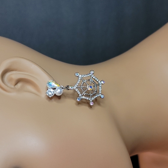 Betsey Johnson Silver Tone Spider & Spider Web Mismatch Drop Earrings - Picture 2 of 4